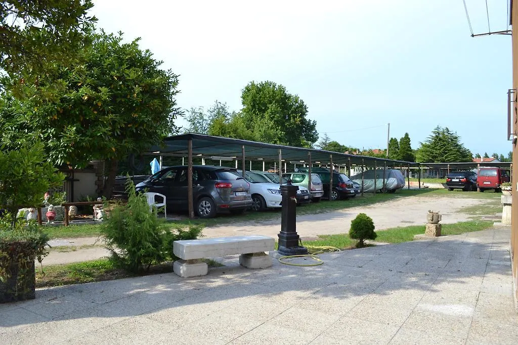 Eureka Azienda Agrituristica Cavallino-Treporti 0*,
